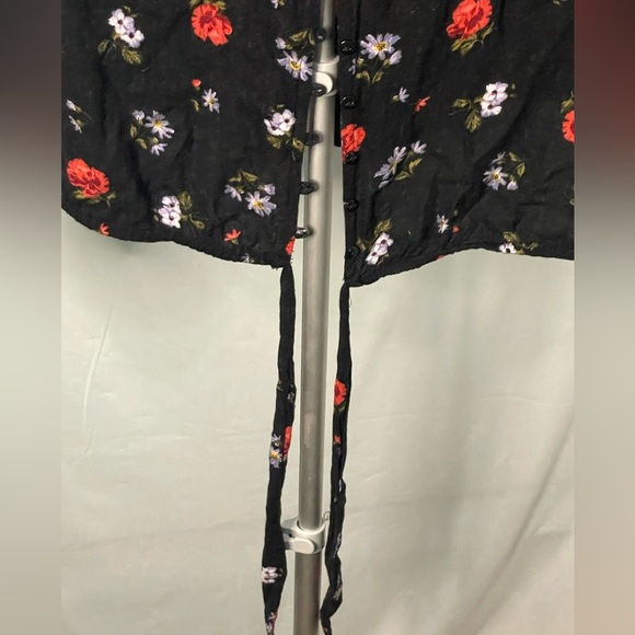 American Eagle crop‎ black floral top size XL - Picture 3 of 8